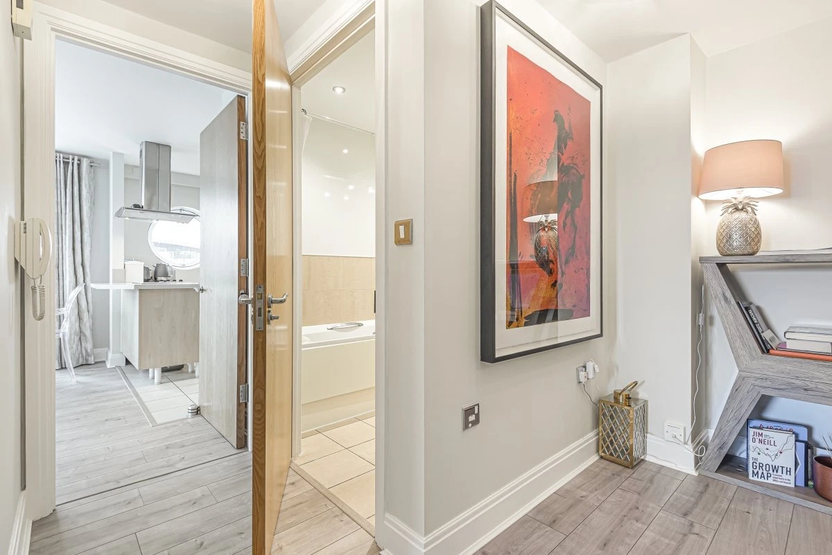 Lombard Road, Battersea, London, SW11 - image 8