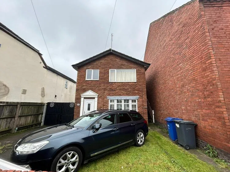 106 Wyggeston Street, Burton-on-Trent, Staffordshire DE13 0SB - image 1
