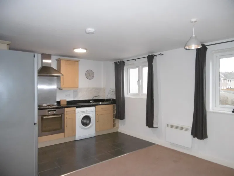 9 Aston House, Horse Chestnut Close, Chesterfield, Derbyshire S40 2FF - image 2