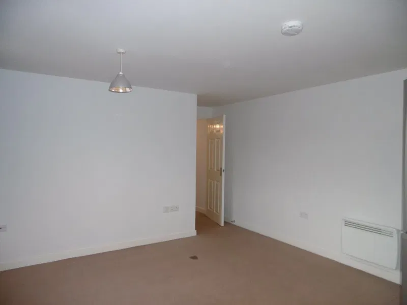 9 Aston House, Horse Chestnut Close, Chesterfield, Derbyshire S40 2FF - image 3