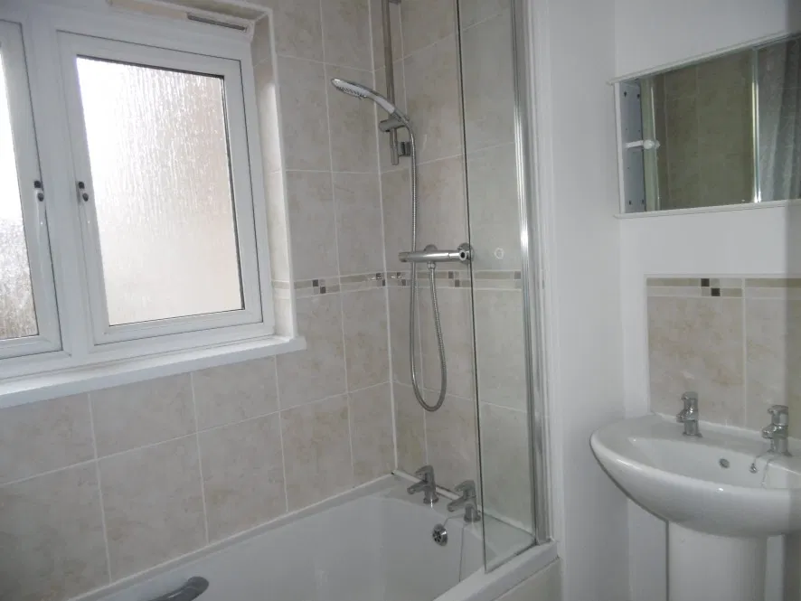 9 Aston House, Horse Chestnut Close, Chesterfield, Derbyshire S40 2FF - image 5