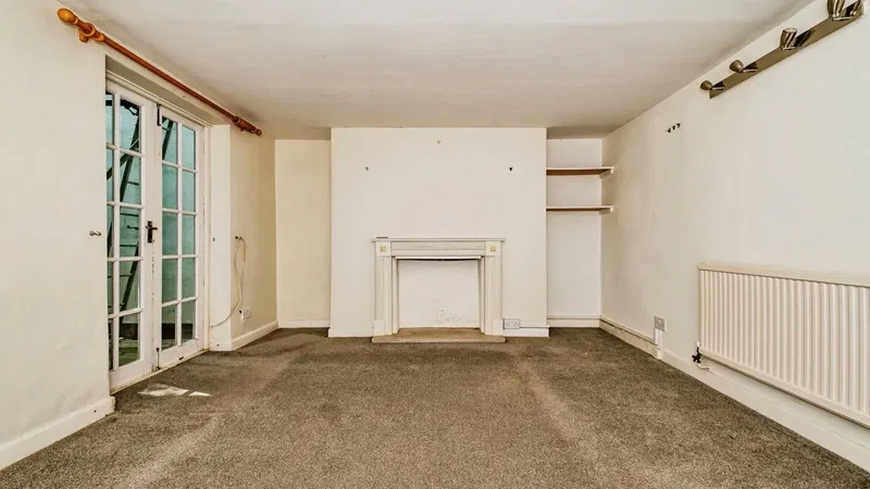 Warwick Road, WORTHING, West Sussex, BN11 - image 3