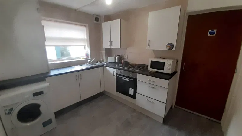 Siskin Drive, Birmingham, West Midlands - image 2