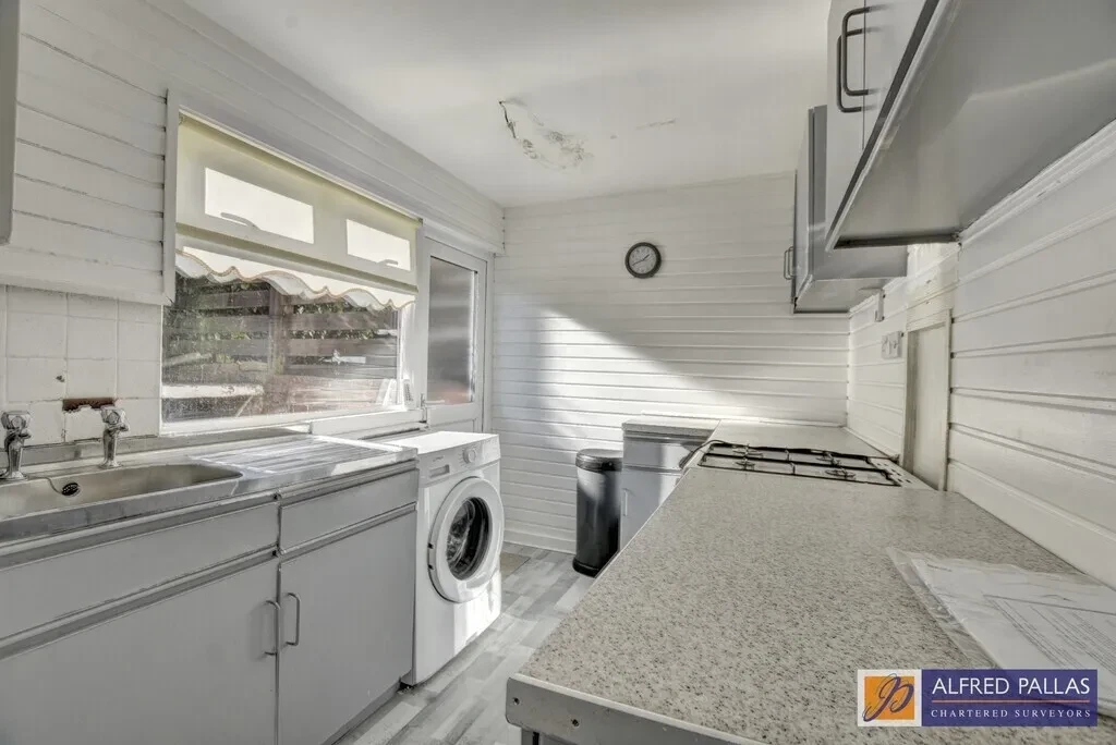 Dykelands Road, Seaburn - image 7