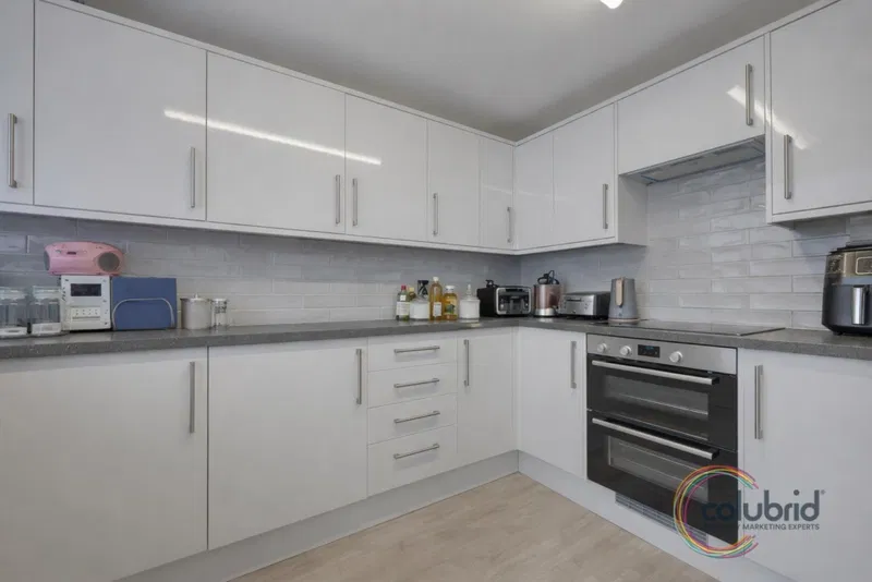 Southwark Path, Basildon, SS14 3QW - image 2