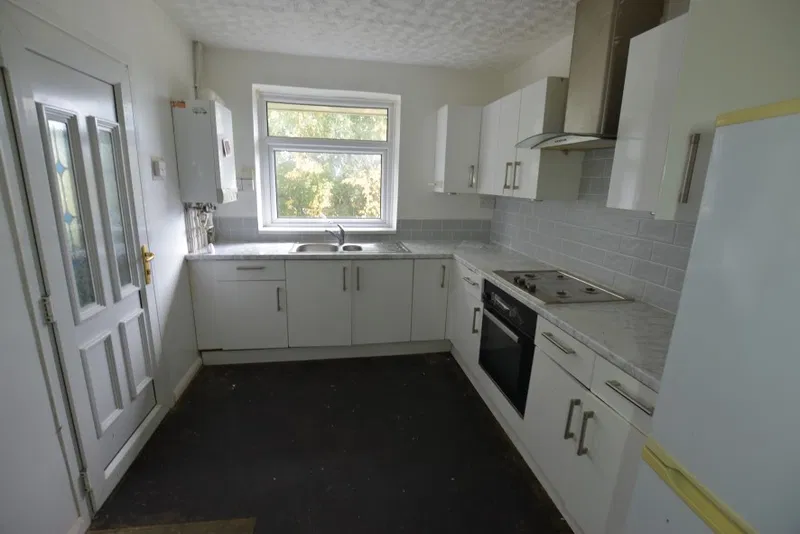 25 Saxon Mount, Moortown, Leeds, West Yorkshire, LS17 5DT - image 2