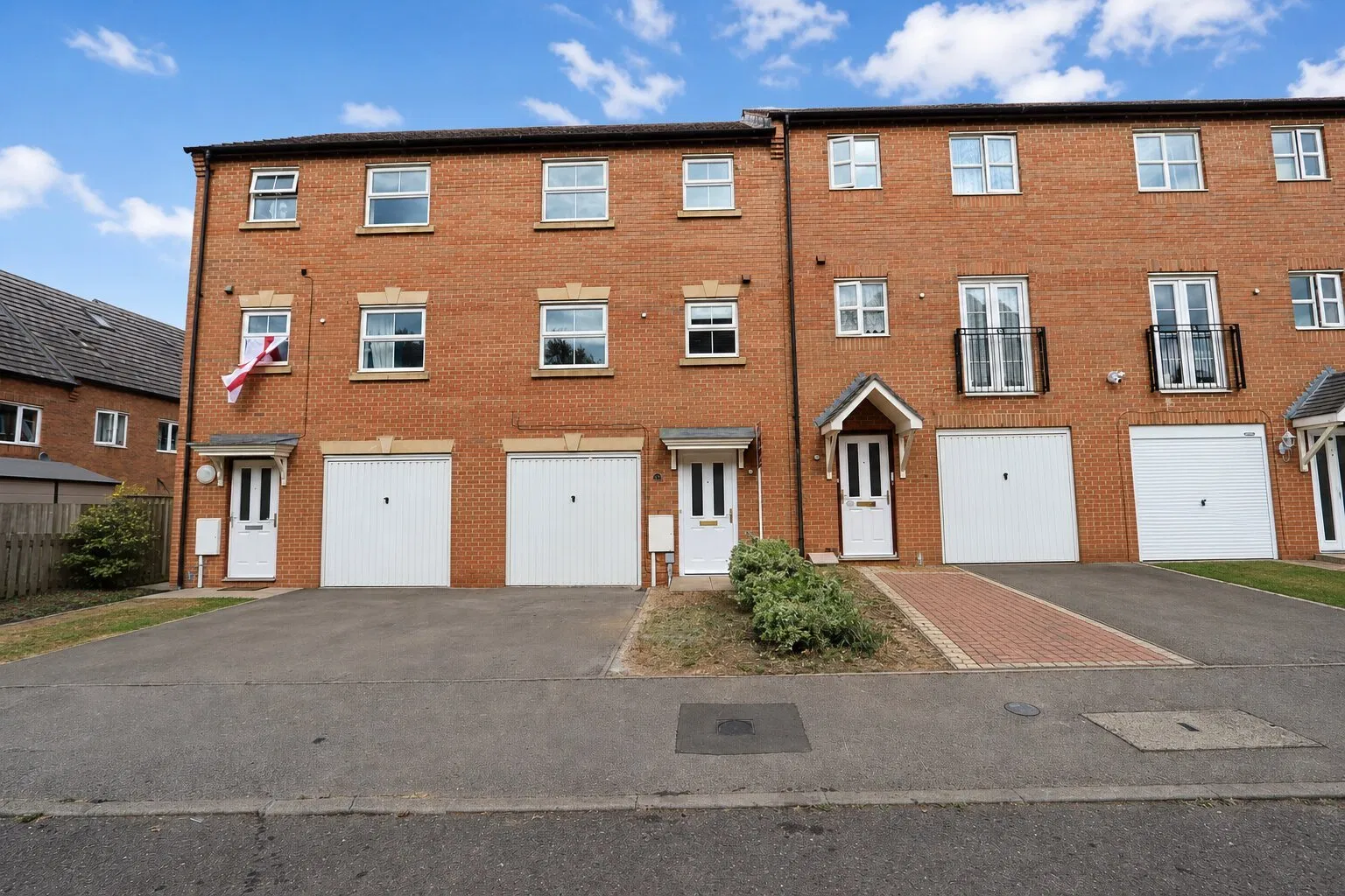 Bellway Close, Kettering, NN16 - image 1