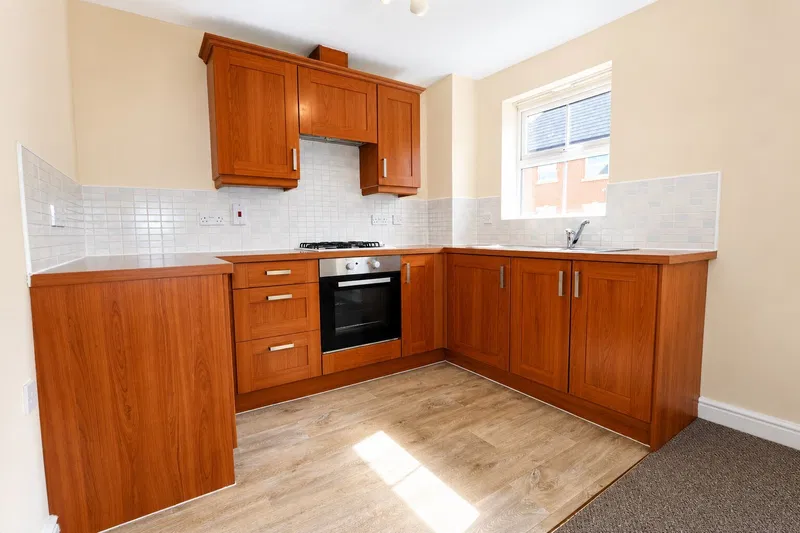 Bellway Close, Kettering, NN16 - image 2