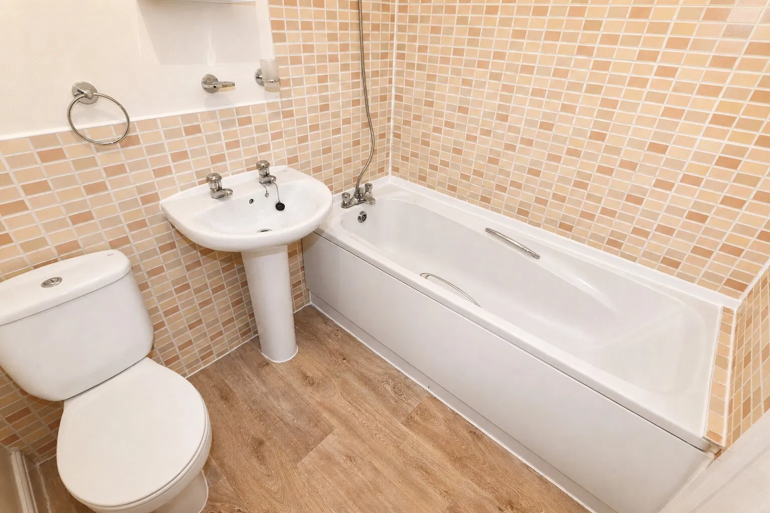 Bellway Close, Kettering, NN16 - image 4