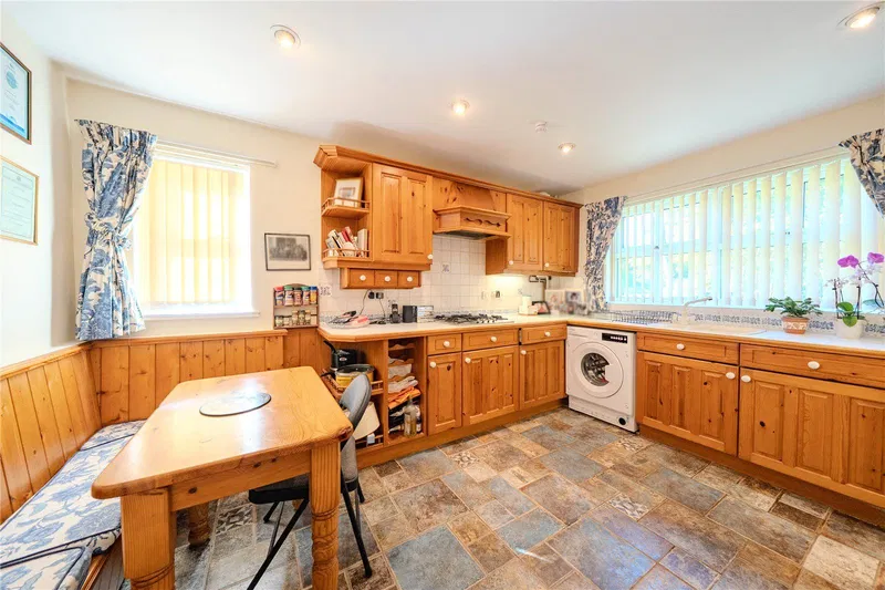 Alwoodley Chase, Harrogate Road, Leeds, LS17 8ER - image 3
