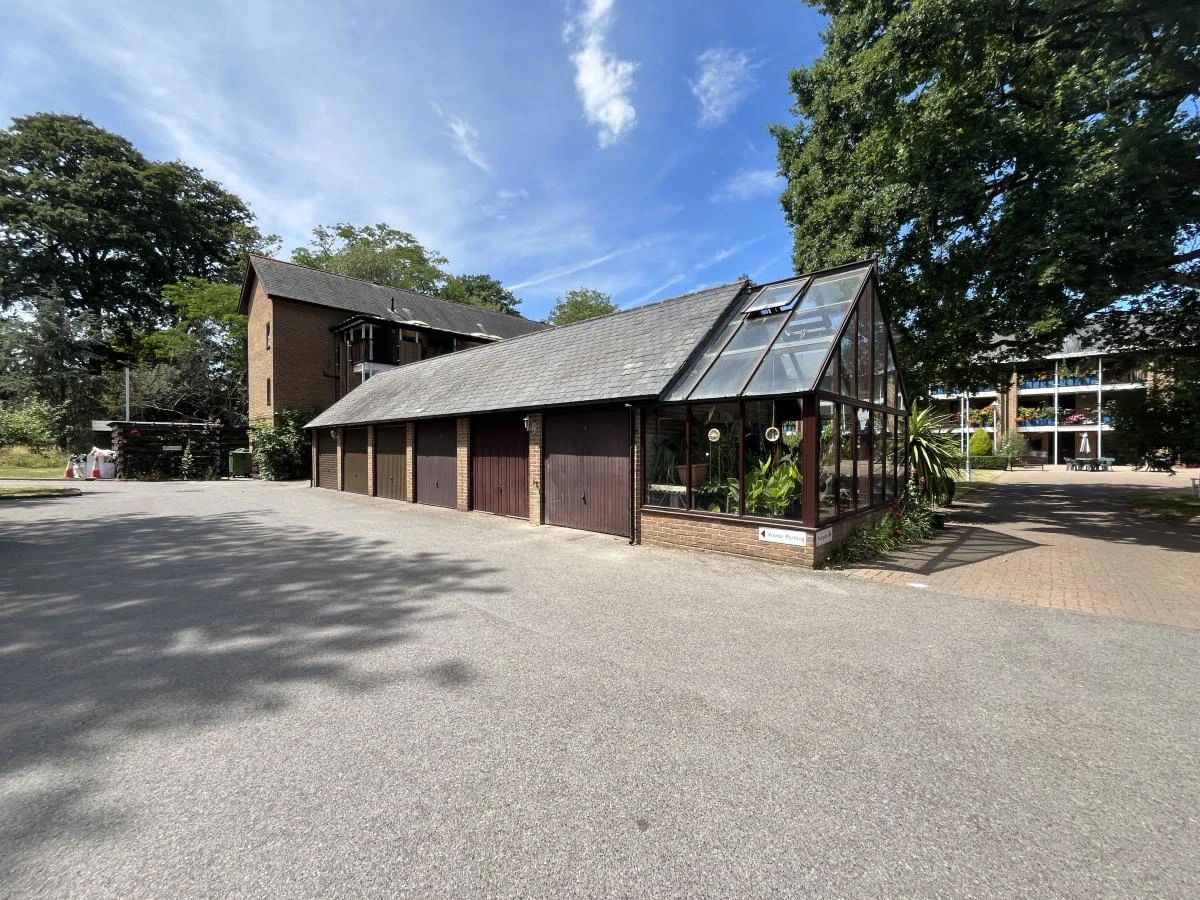 Emmbrook Court, Reading, Berkshire, RG6 5TZ - image 15