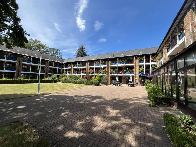 Emmbrook Court, Reading, Berkshire, RG6 5TZ