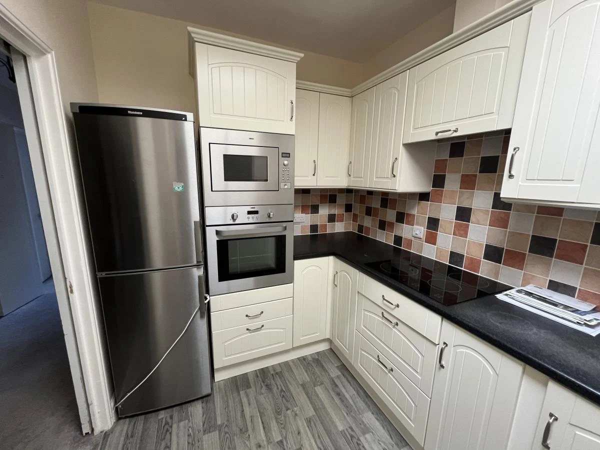 Emmbrook Court, Reading, Berkshire, RG6 5TZ - image 2