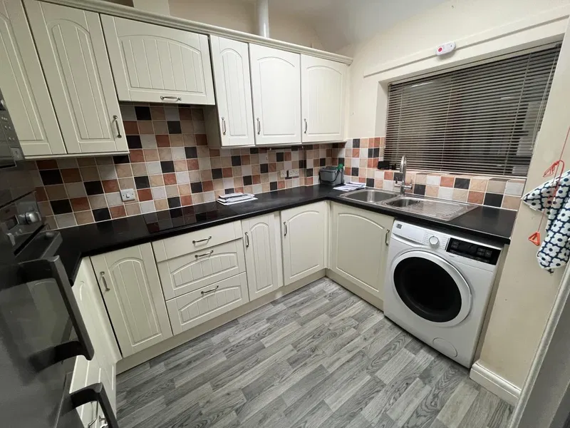 Emmbrook Court, Reading, Berkshire, RG6 5TZ - image 3
