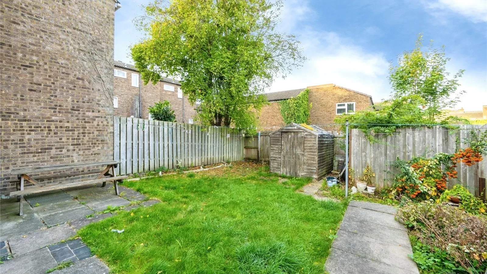 Elgar Path, Luton, Bedfordshire, LU2 - image 14