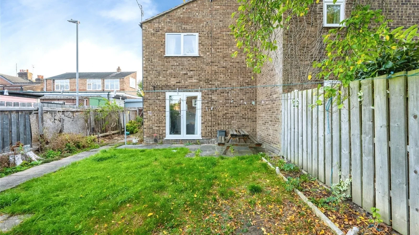Elgar Path, Luton, Bedfordshire, LU2 - image 15
