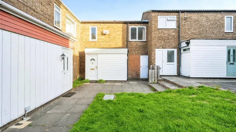 Elgar Path, Luton, Bedfordshire, LU2
