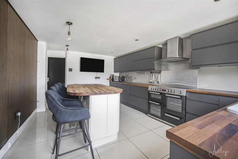 Dynevor Avenue, Neath - image 3