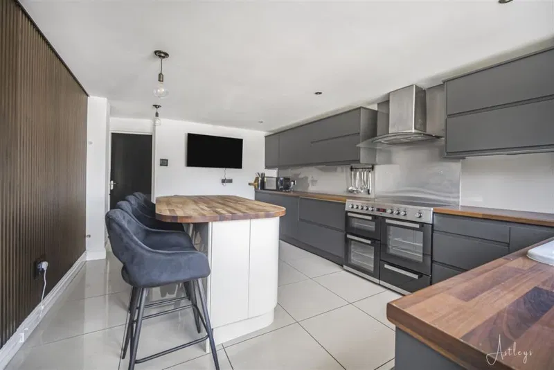 Dynevor Avenue, Neath - image 3