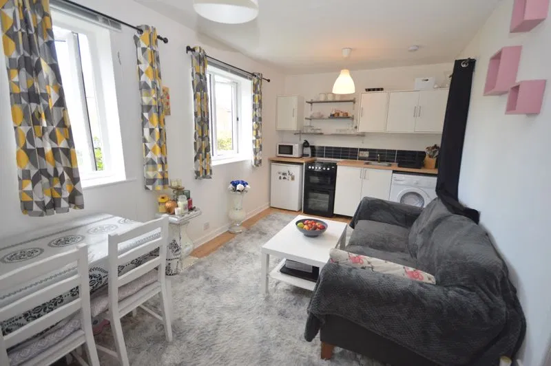 Hambleton Close, Widnes, WA8 4SN - image 2