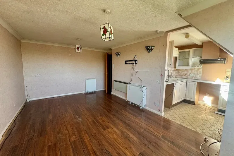 Chelmsford Road, Shenfield, Brentwood - image 2