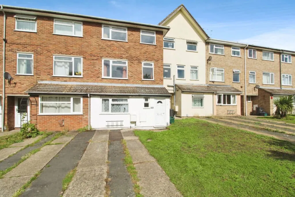 St. Andrews Avenue, Colchester, CO4 3BE - image 1