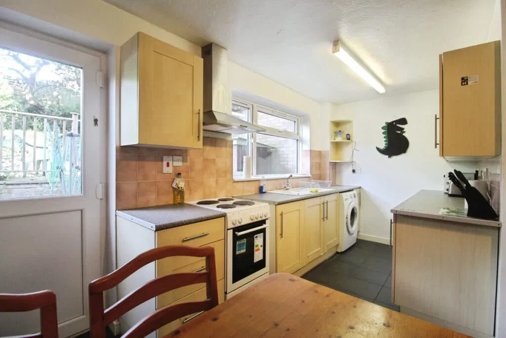 St. Andrews Avenue, Colchester, CO4 3BE - image 4
