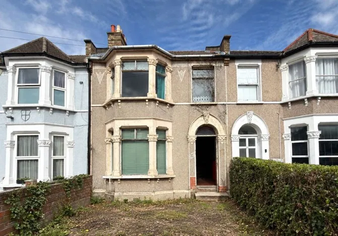 21 Arngask Road, Hither Green, London, SE6 1XY