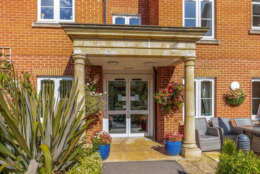 29 Foxhall Court, School Lane, Banbury, OX16 2AU - image 8