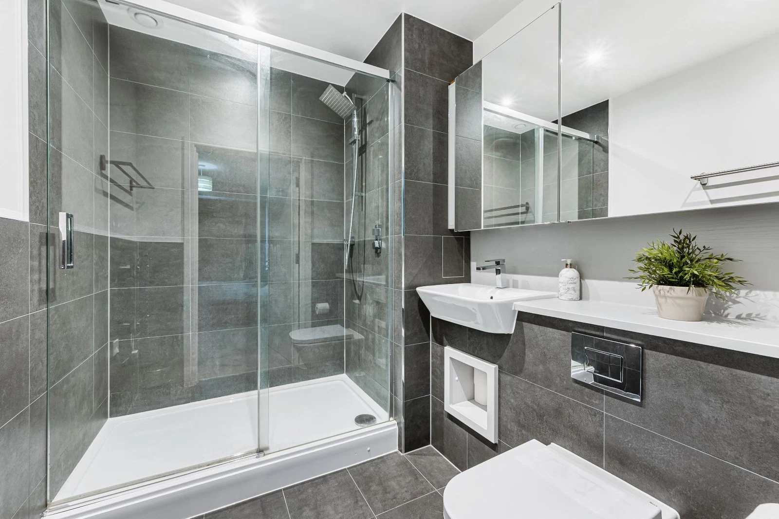 Wiltshire House, Acton - image 15