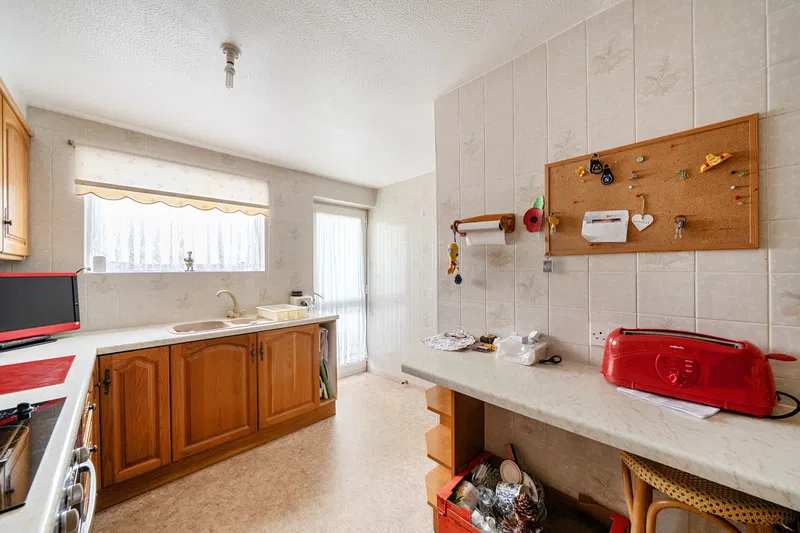 Frenchs Wells, Woking, Surrey, GU21 - image 2