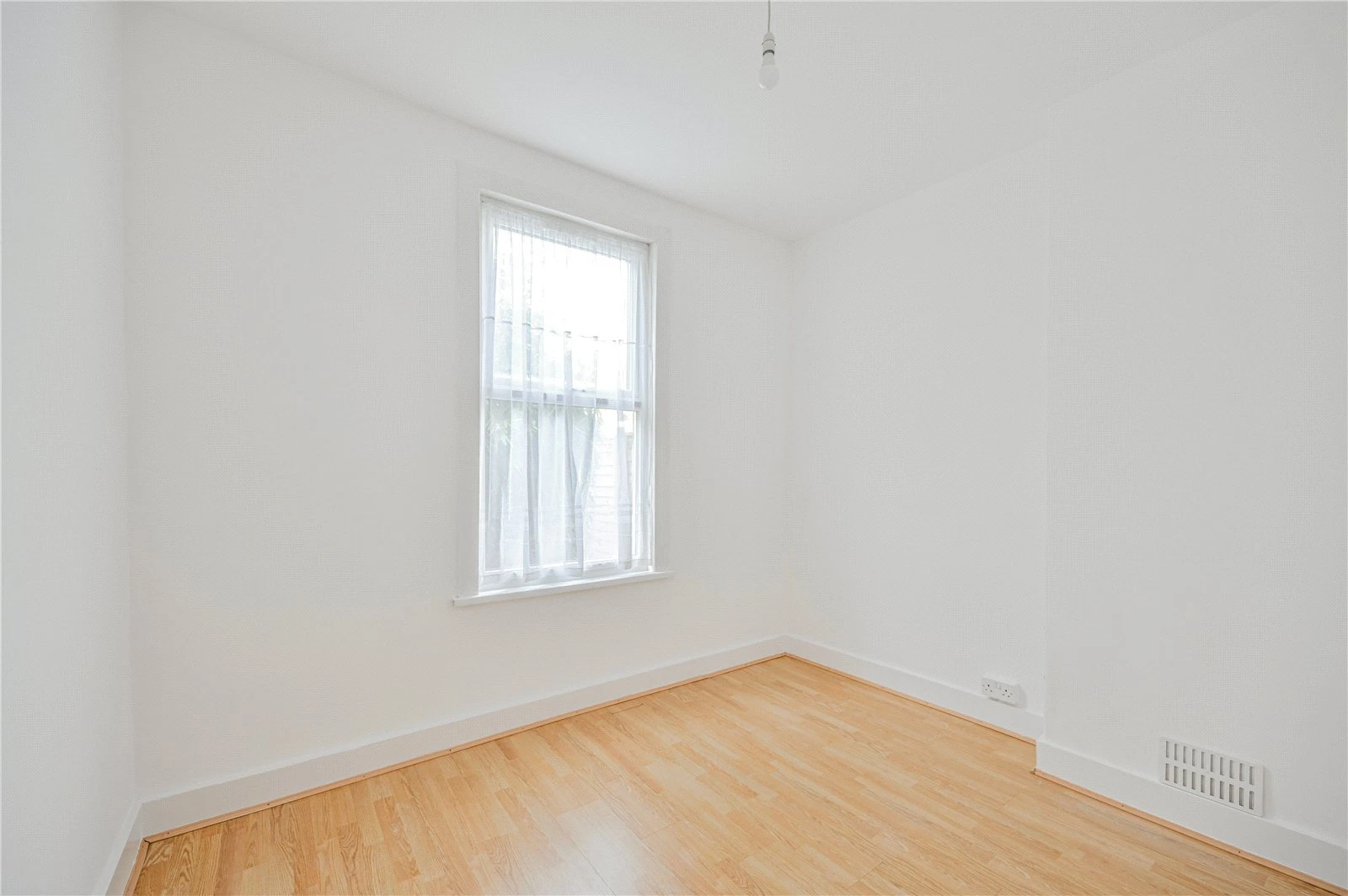 Sirdar Road, London, N22 6QS - image 7
