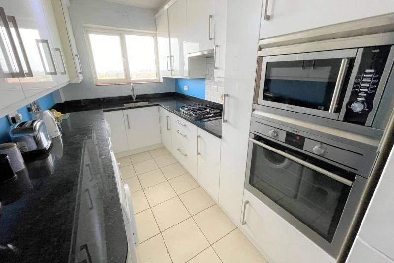 Sandmoor Court, Alwoodley, Leeds, LS17 7JY - image 3