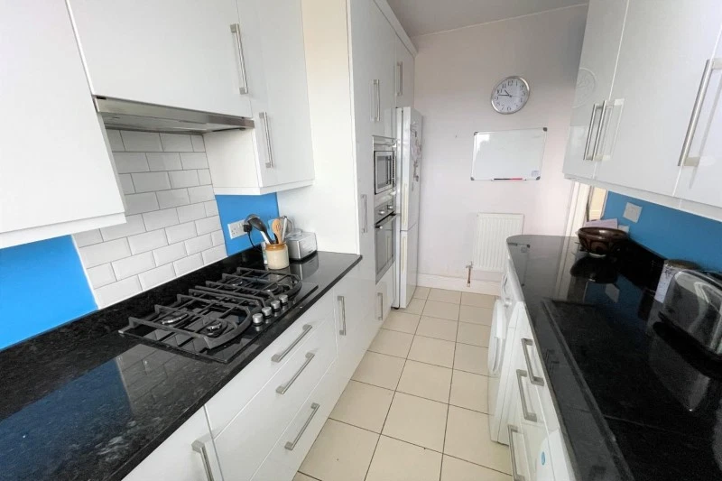 Sandmoor Court, Alwoodley, Leeds, LS17 7JY - image 9