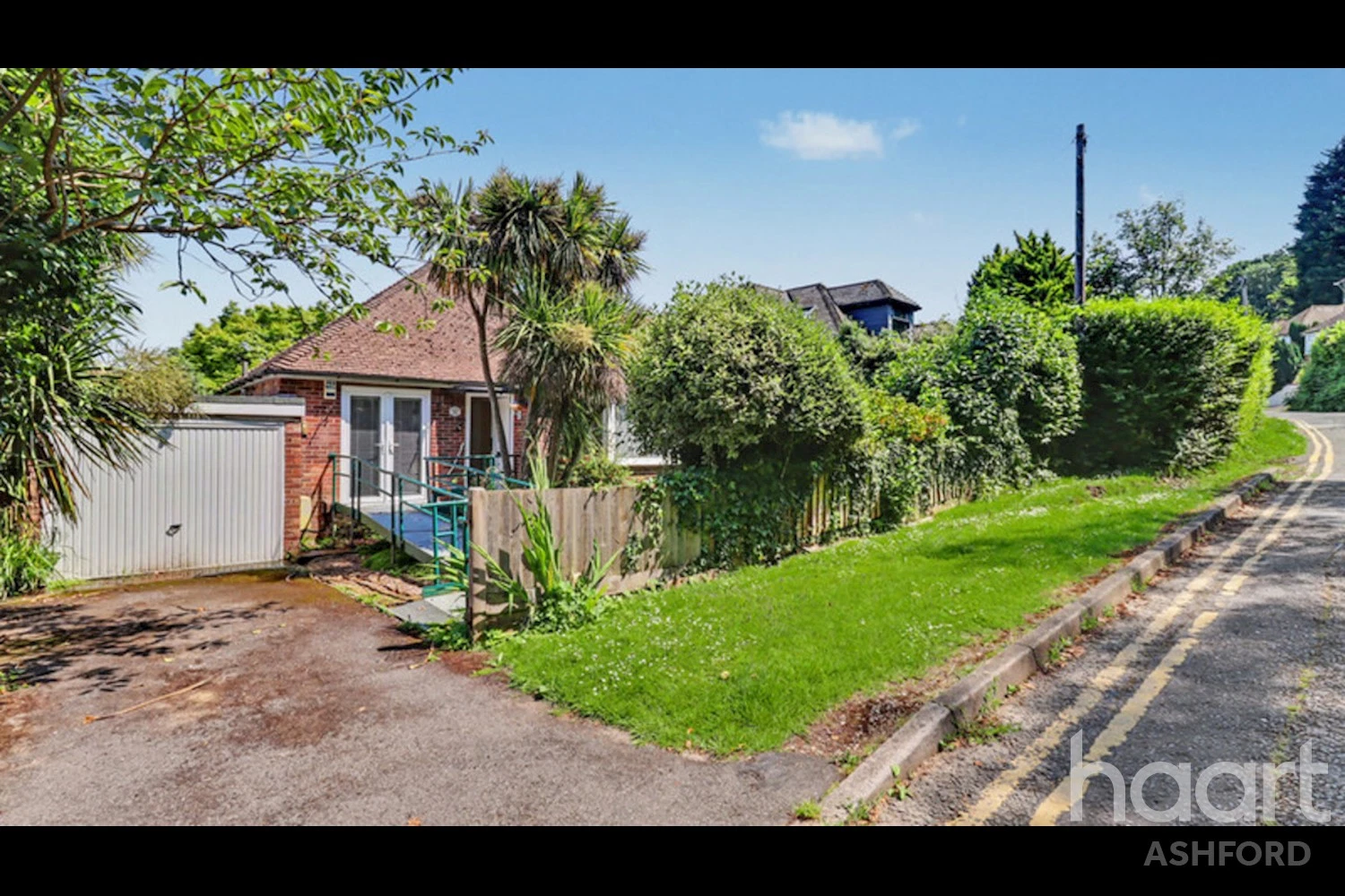 Lees Road, Ashford, TN24 - image 1
