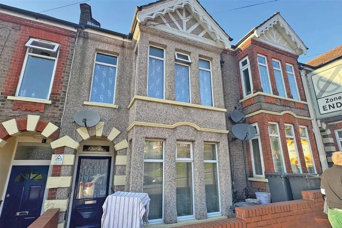 High Town Road, LUTON - image 1