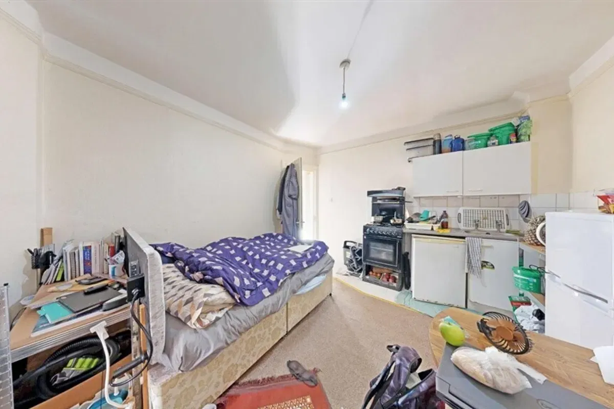 High Town Road, LUTON - image 2
