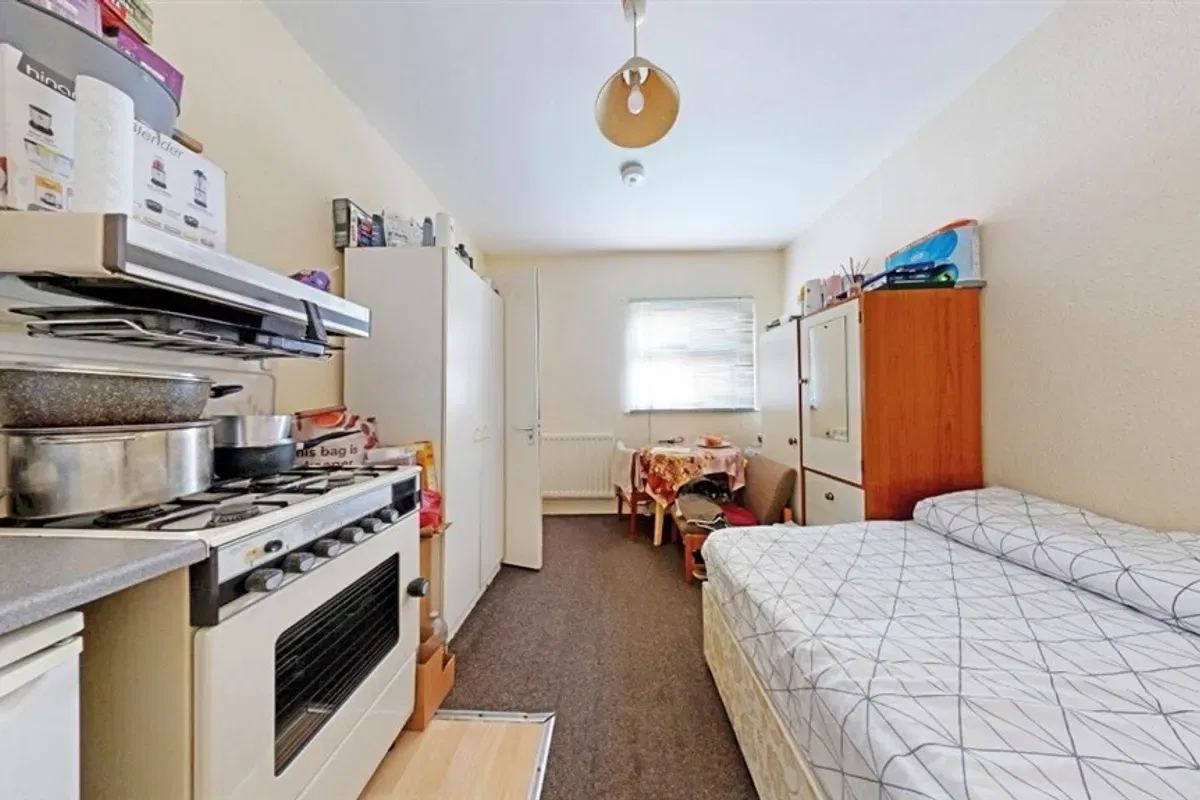 High Town Road, LUTON - image 4
