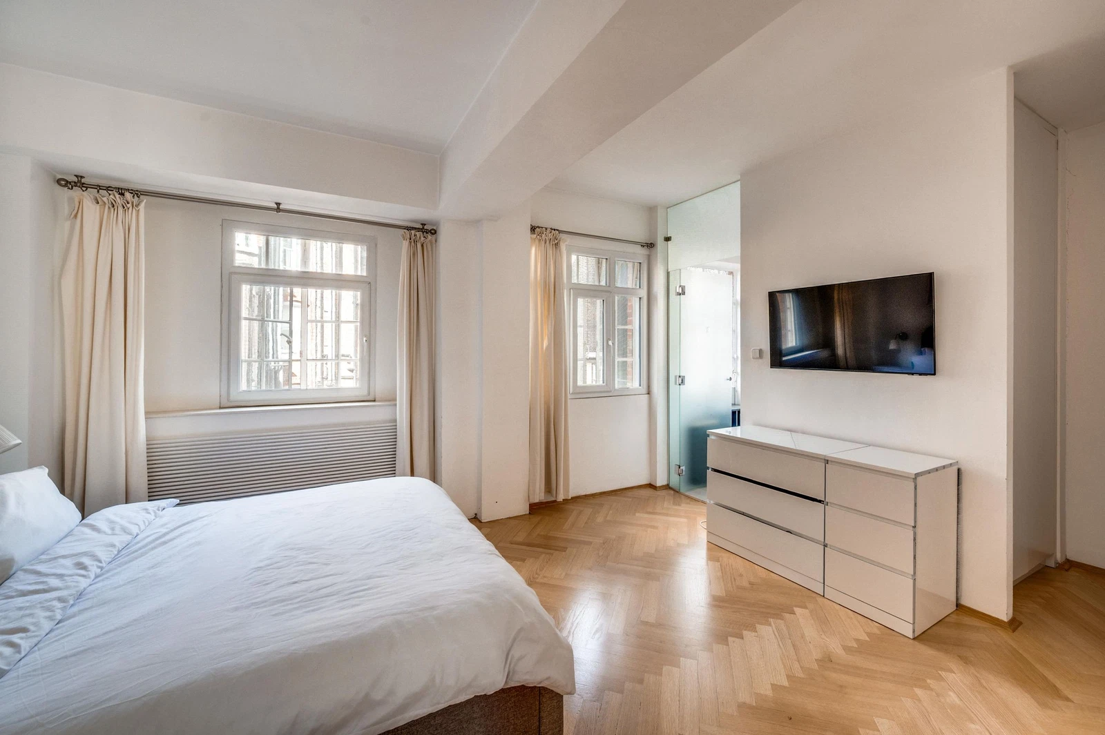 Knightsbridge Court, SW1X - image 10