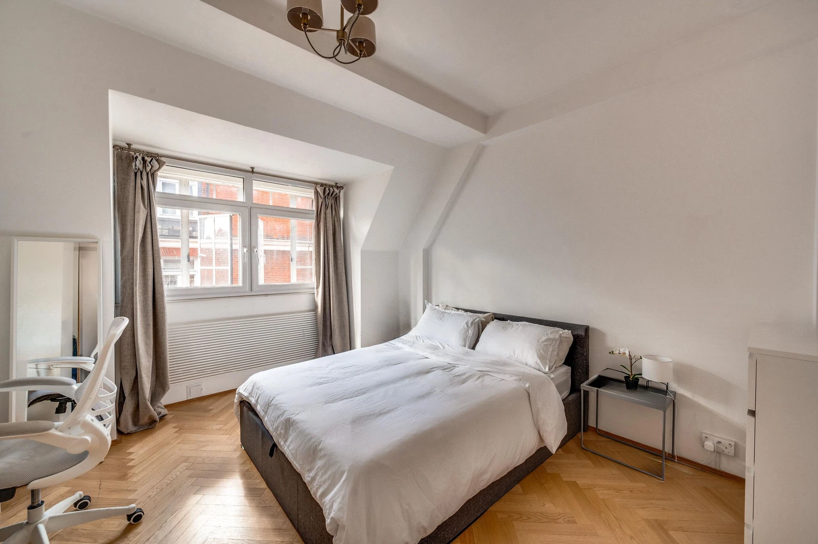Knightsbridge Court, SW1X - image 12