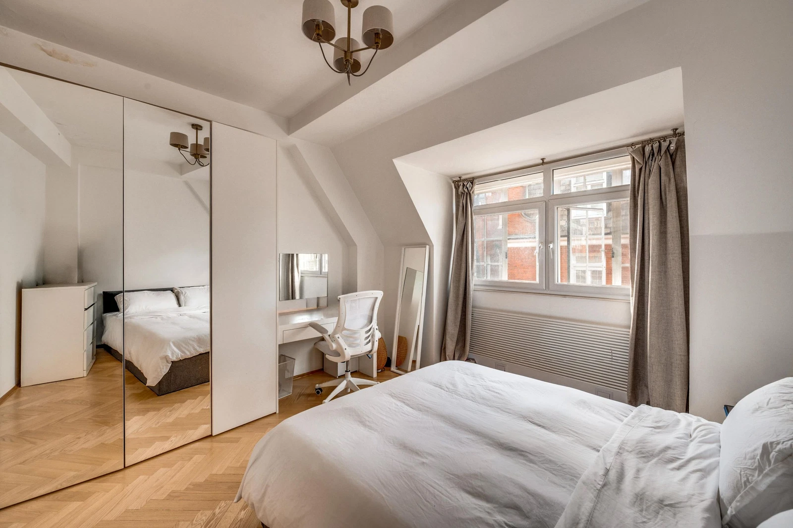 Knightsbridge Court, SW1X - image 13