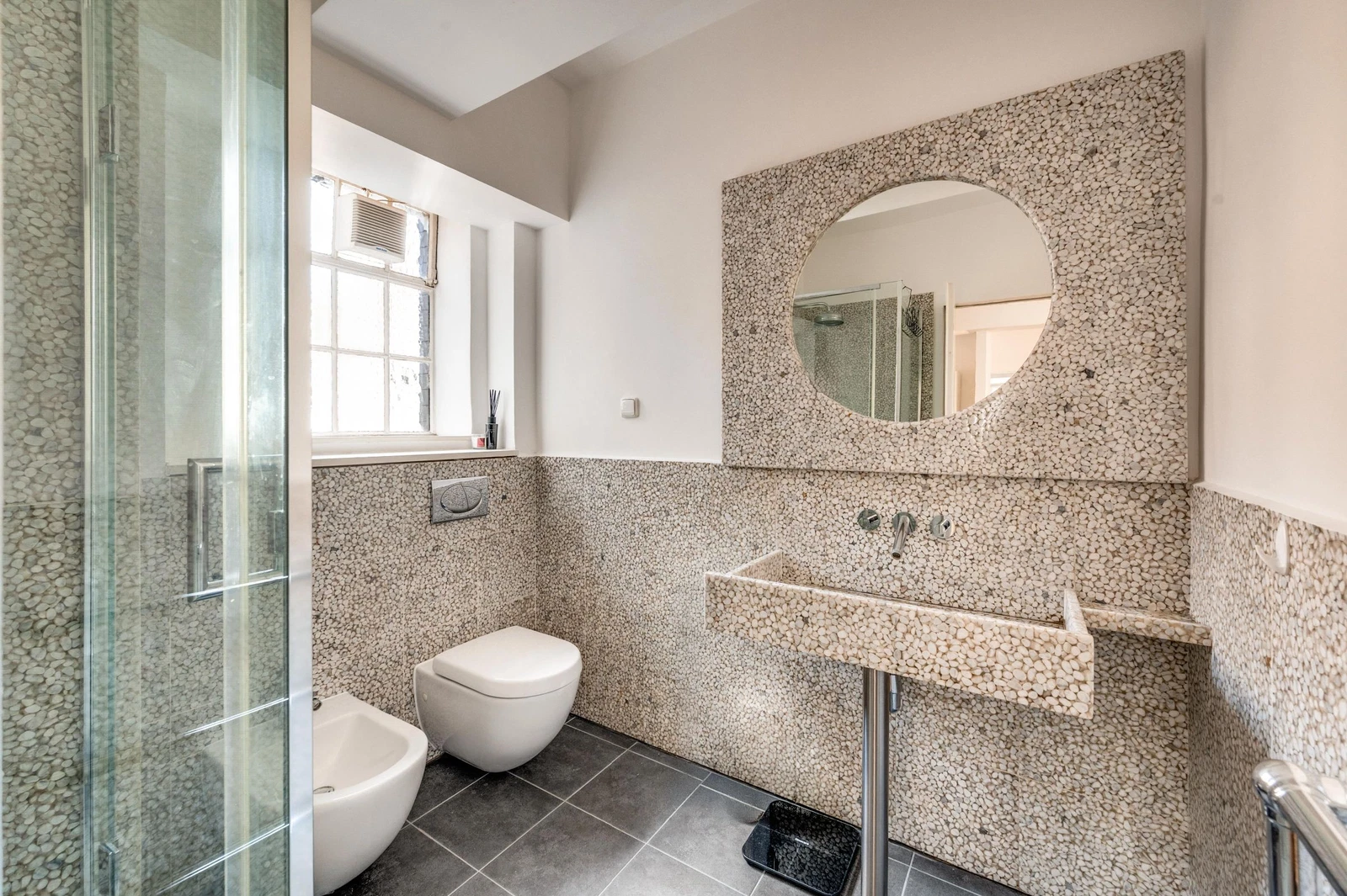 Knightsbridge Court, SW1X - image 14
