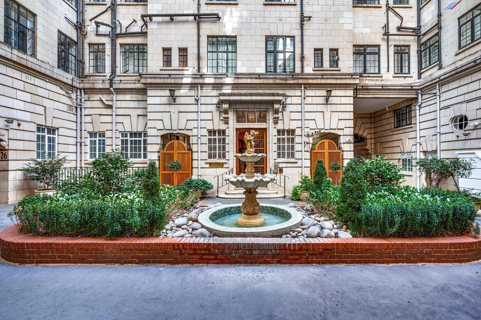 Knightsbridge Court, SW1X - image 15
