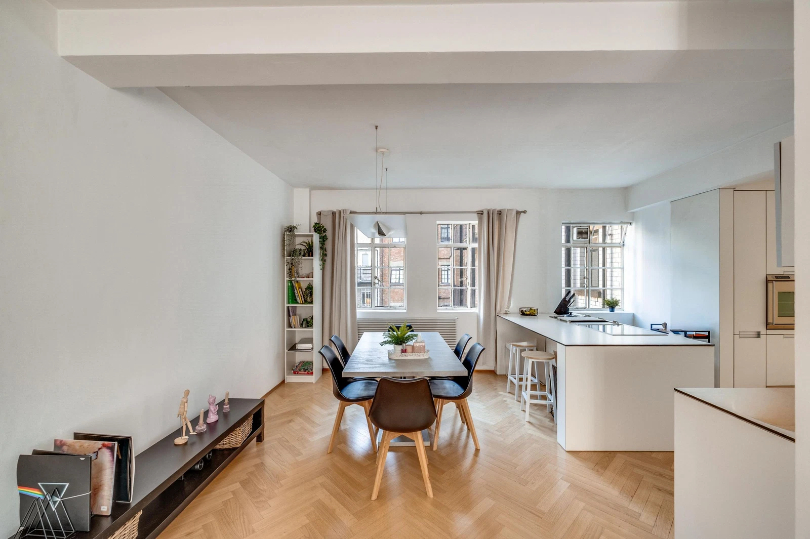Knightsbridge Court, SW1X - image 5