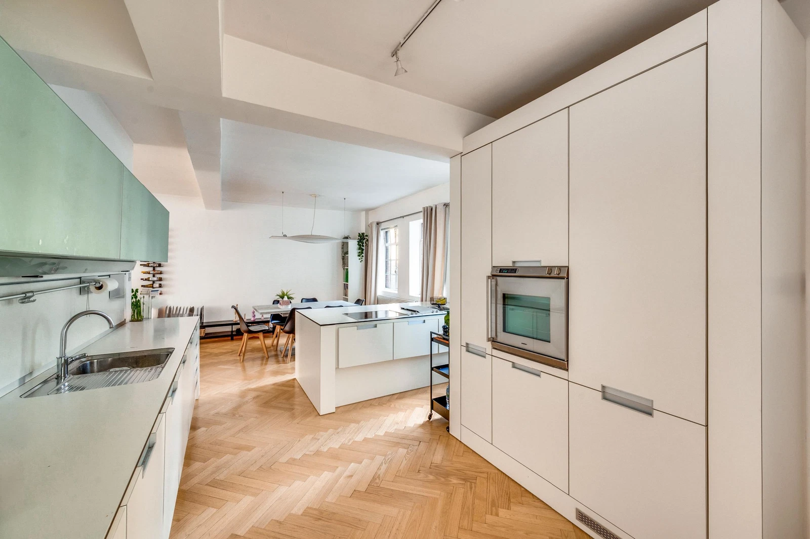 Knightsbridge Court, SW1X - image 6