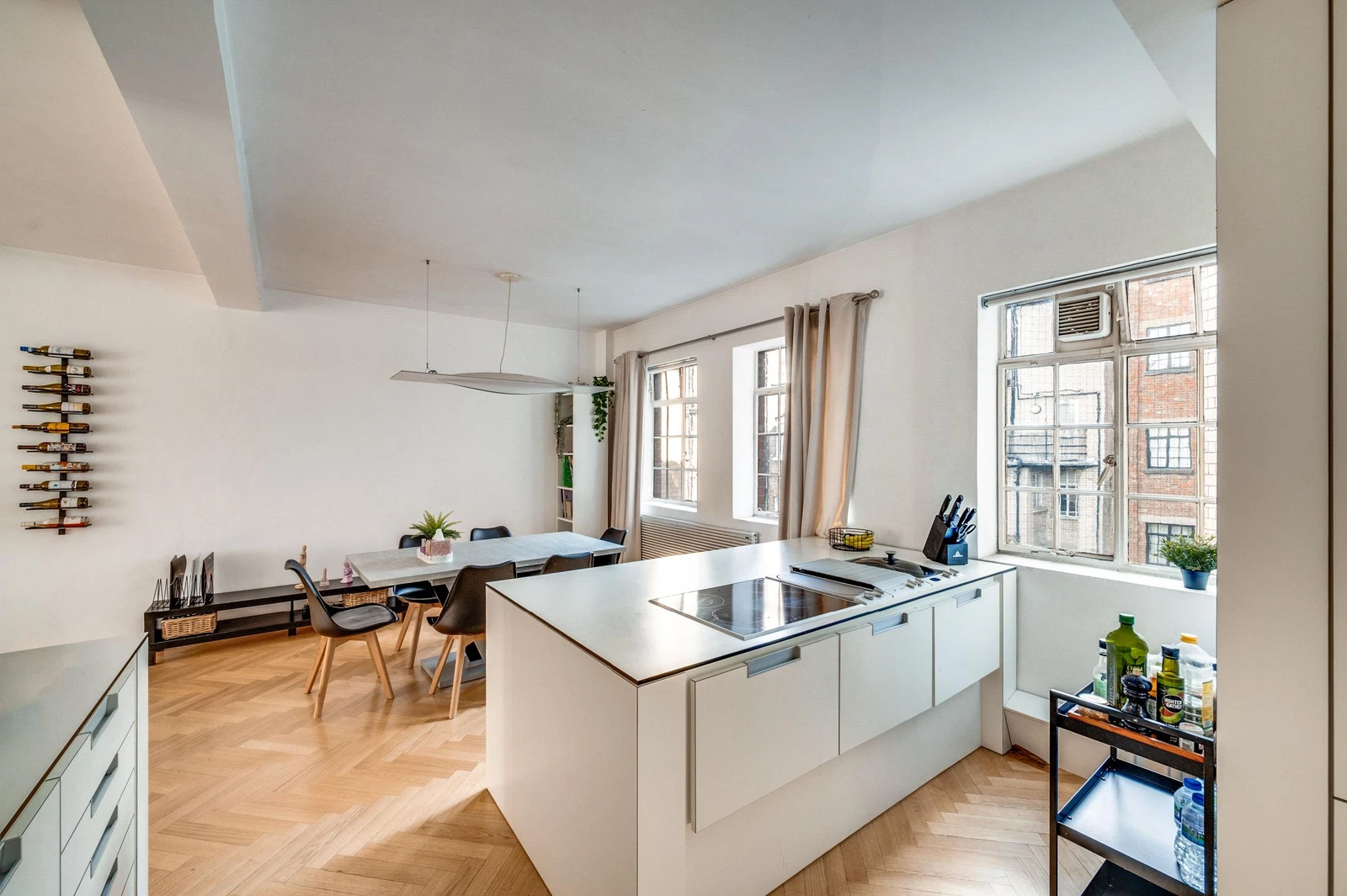 Knightsbridge Court, SW1X - image 7