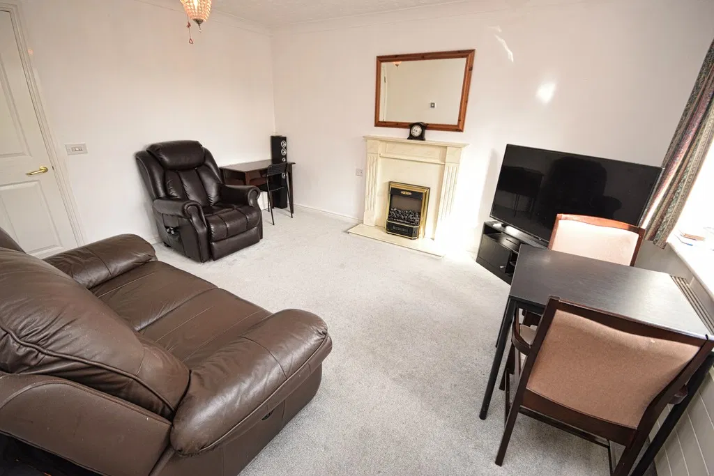Kingsford Court, Ulleries Road, Solihull, B92 8DT - image 5