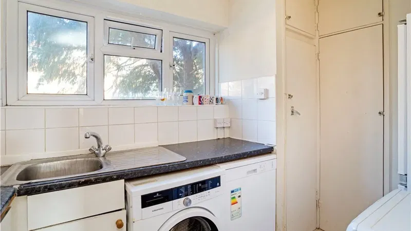 Bedser Court, Clarence Walk, London, SW4 - image 3