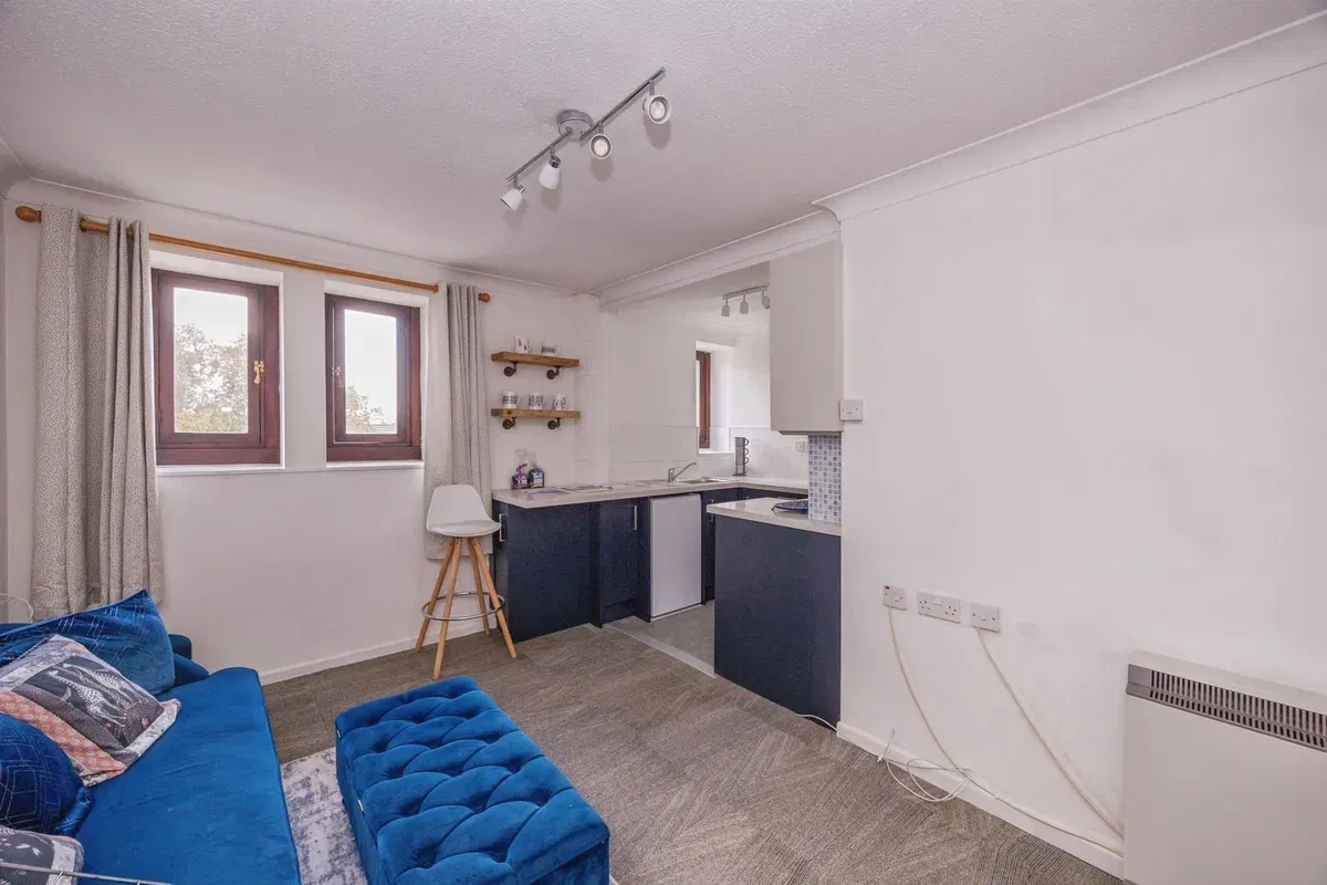 Simpson Road, Portsmouth - image 4