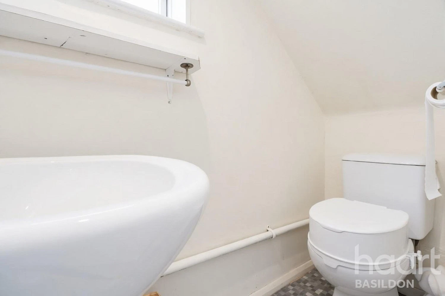 Tattenham Road, Laindon, Basildon, SS15 - image 11